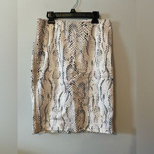 EUC - White House black market pencil skirt